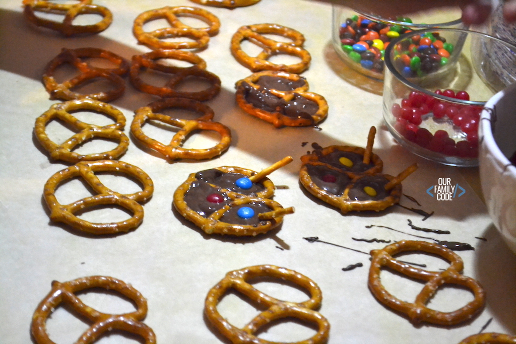 chocolate reindeer pretzels christmas cookie