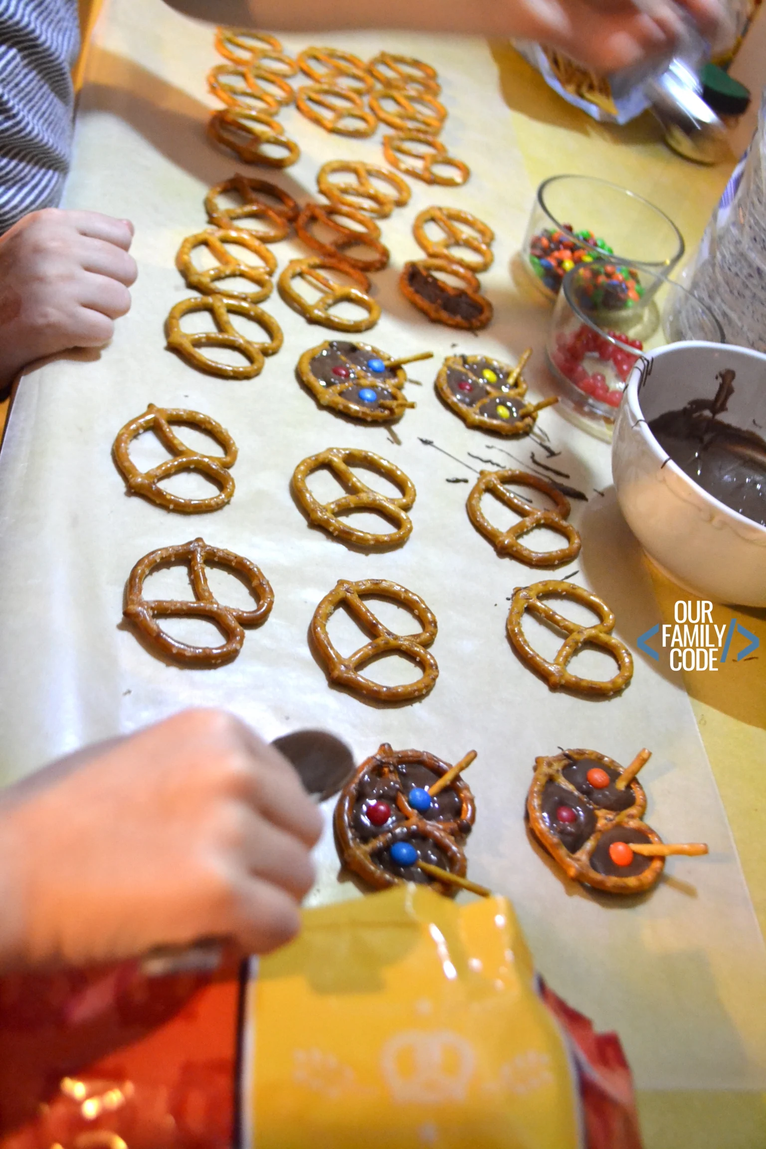 christmas cookies chocolate reindeer pretzels