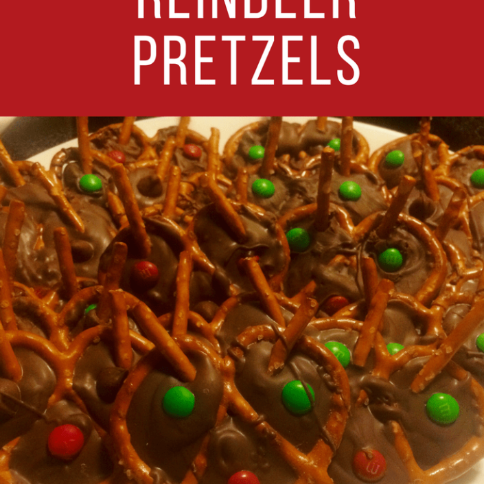 Make these simple and adorable Christmas reindeer pretzels this year! #Christmascookies #rudolph #Christmasdesserts #Christmastreats #Christmas