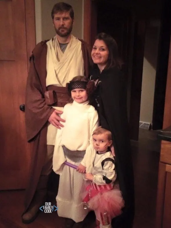 star wars family halloween costume You can make your own authentic looking Mal Descendants costume by following this DIY Disney Descendant's Mal jacket tutorial for Halloween!