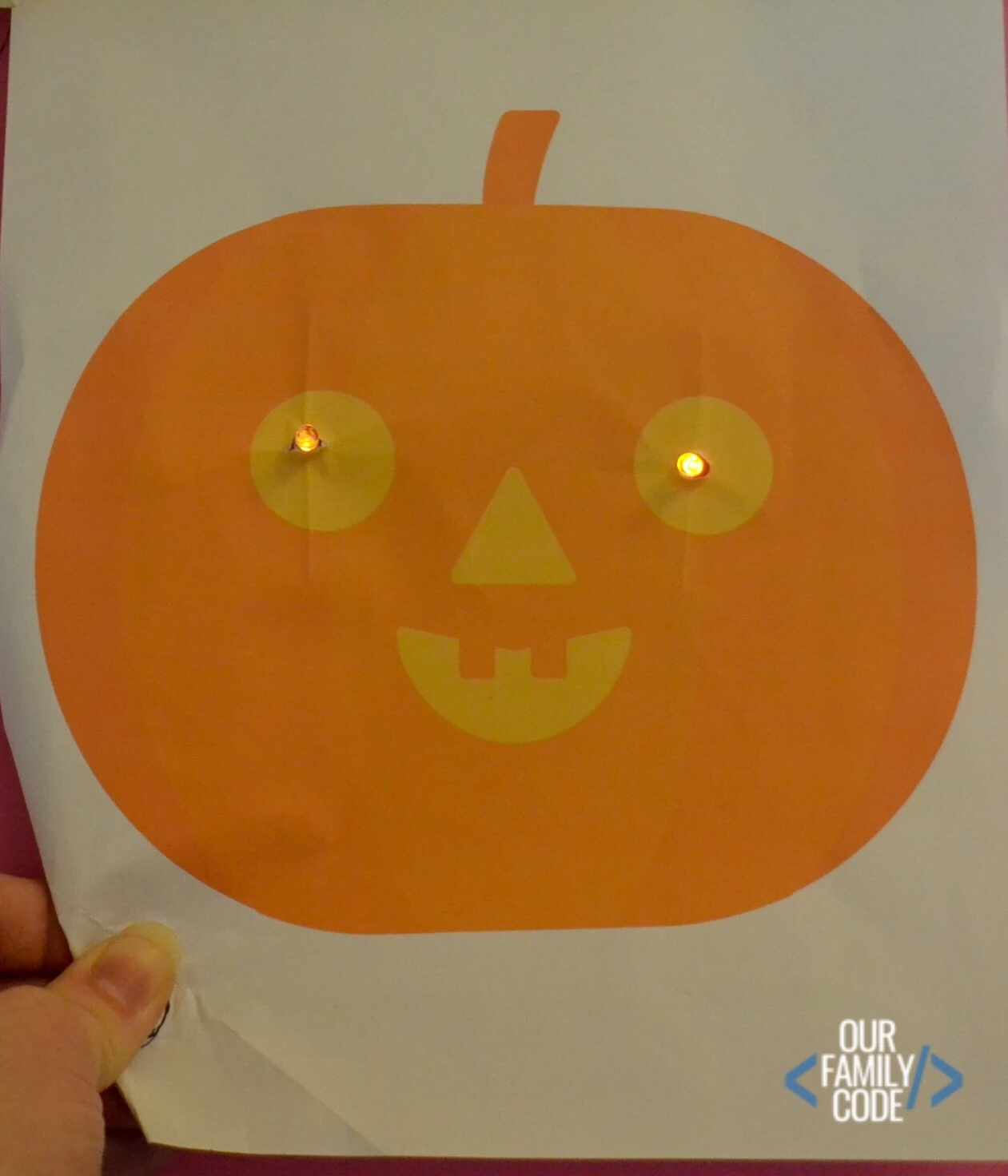 This paper circuit pumpkin Halloween STEAM activity is a great way to learn about simple circuits and parallel circuits and then apply that circuitry knowledge with some artistic flair to make pumpkin paper circuits! 