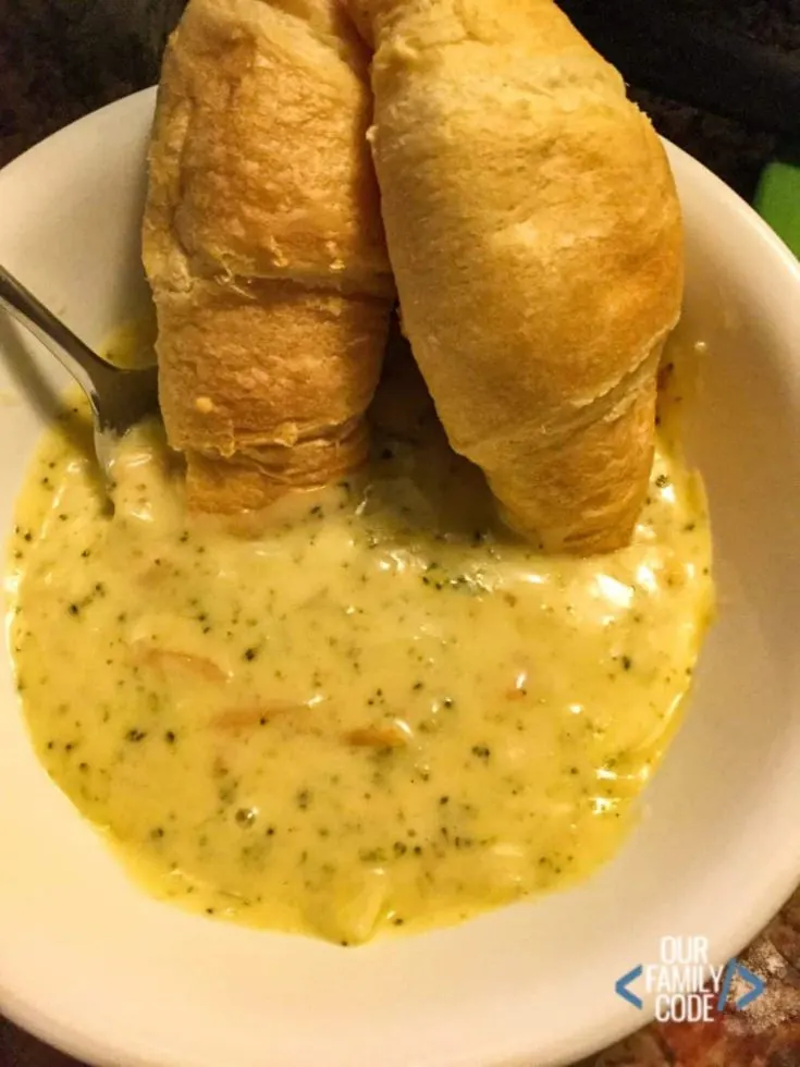 Instant Pot Broccoli and Cheese Soup