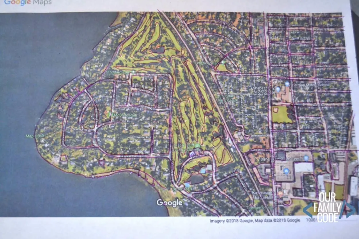 This activity introduces maps and basic directions to kids K-3 and helps them become more aware of their surroundings while also creating awesome hometown map art from a local geography! #STEAMactivitiesforkids #STEM #STEAM #kidcraft #artprojectsforkids #oilresistart 