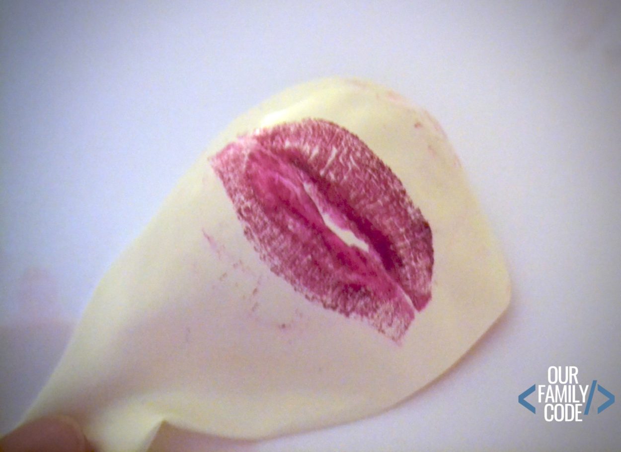 lipstick balloon print