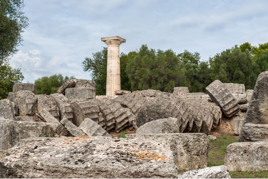 A picture of the ruins of the Temple of Zeus.