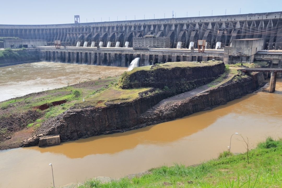A picture of the Itaipu Dam.