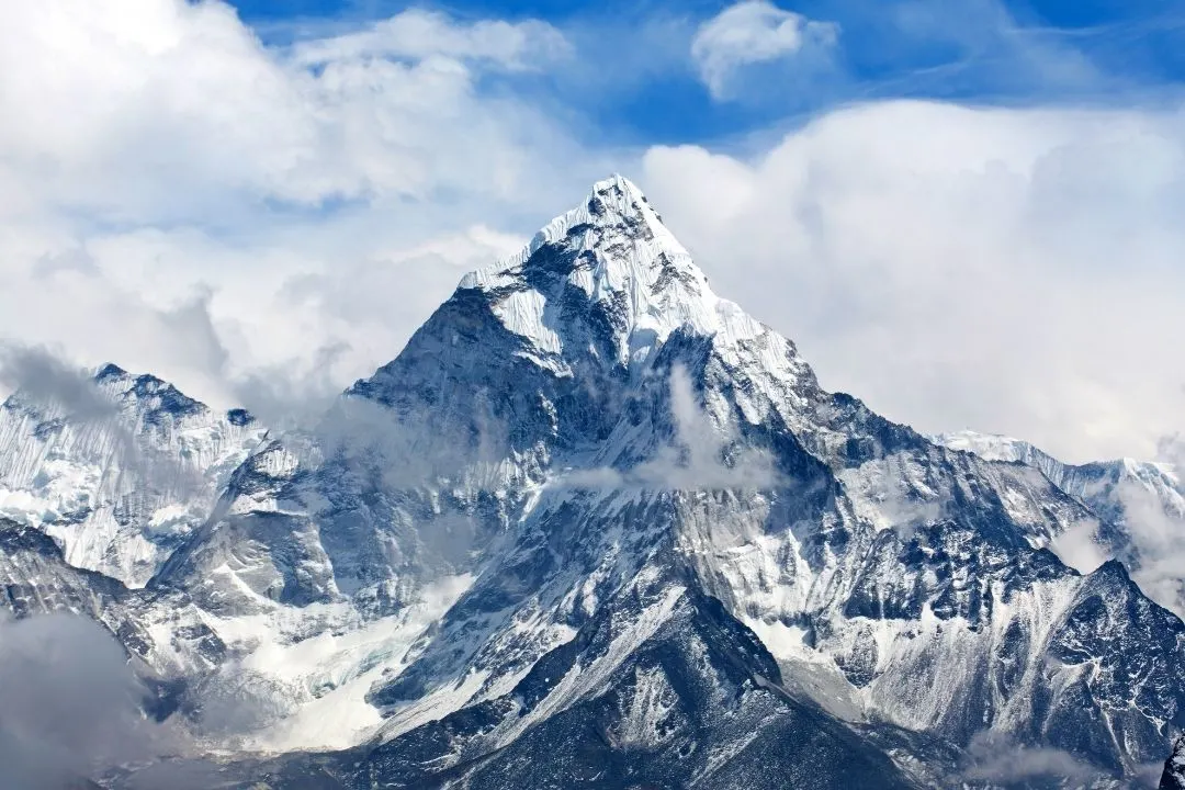 A picture of Mount Everest.