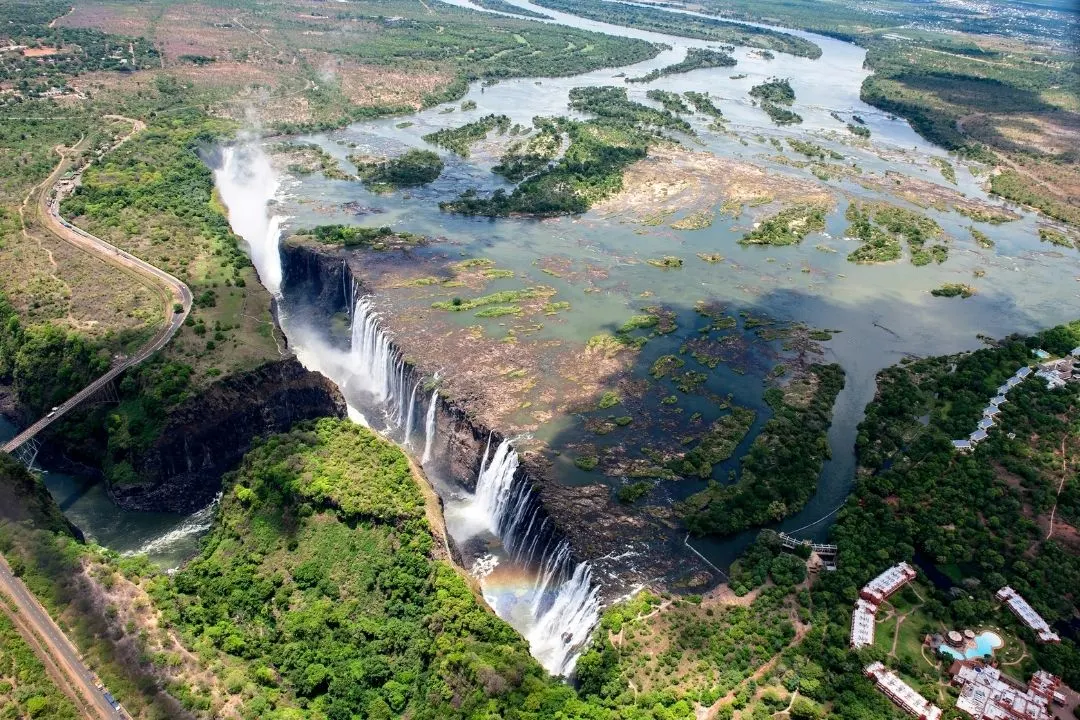 A picture Victoria Falls.