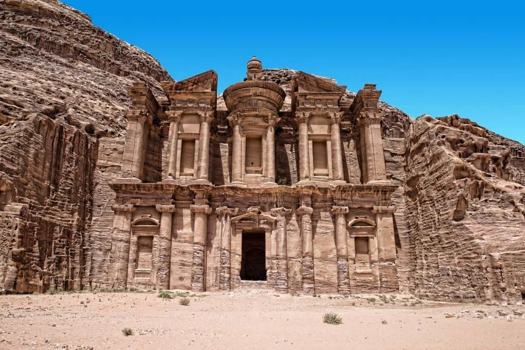 A picture of Petra, Jordan.