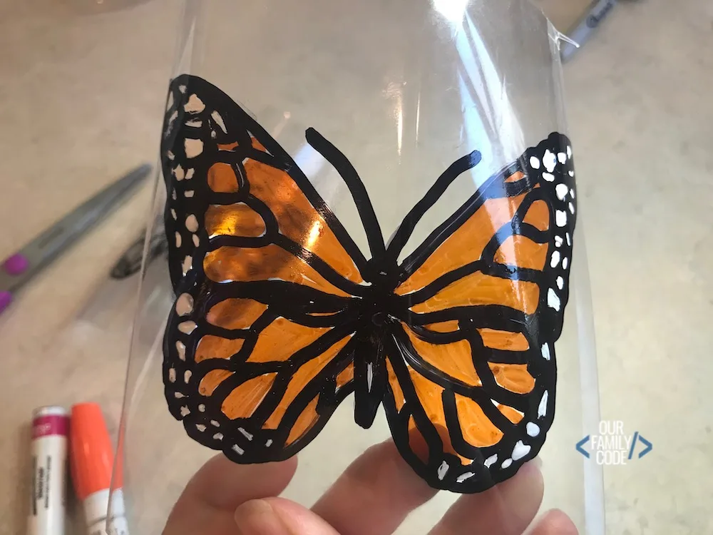 plastic-water-bottle-butterflies-color-butterfly